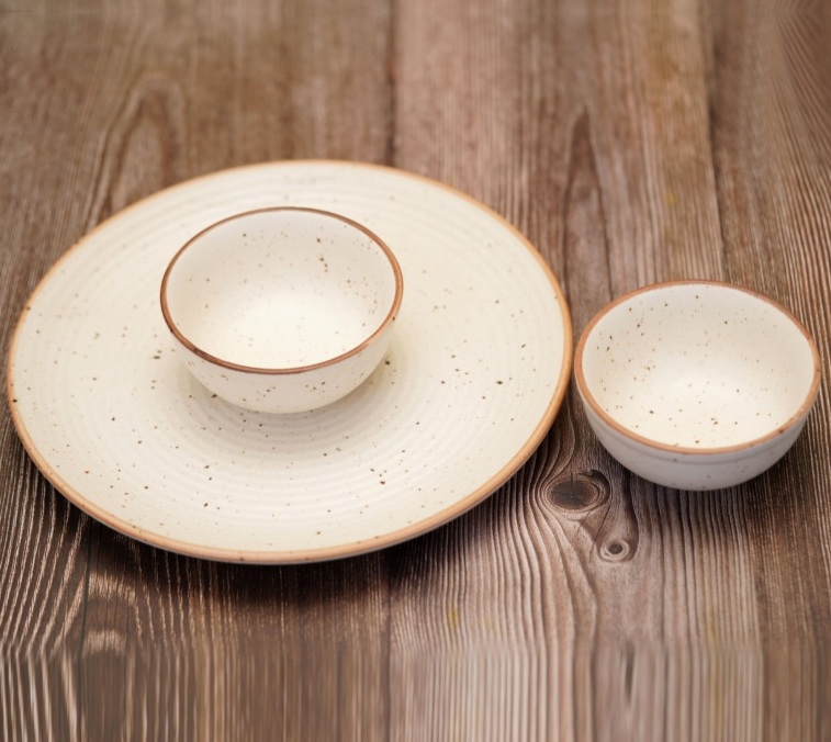 Creamish Colour Handcrafted Ceramic Stoneware Dinner Plate with Bowls